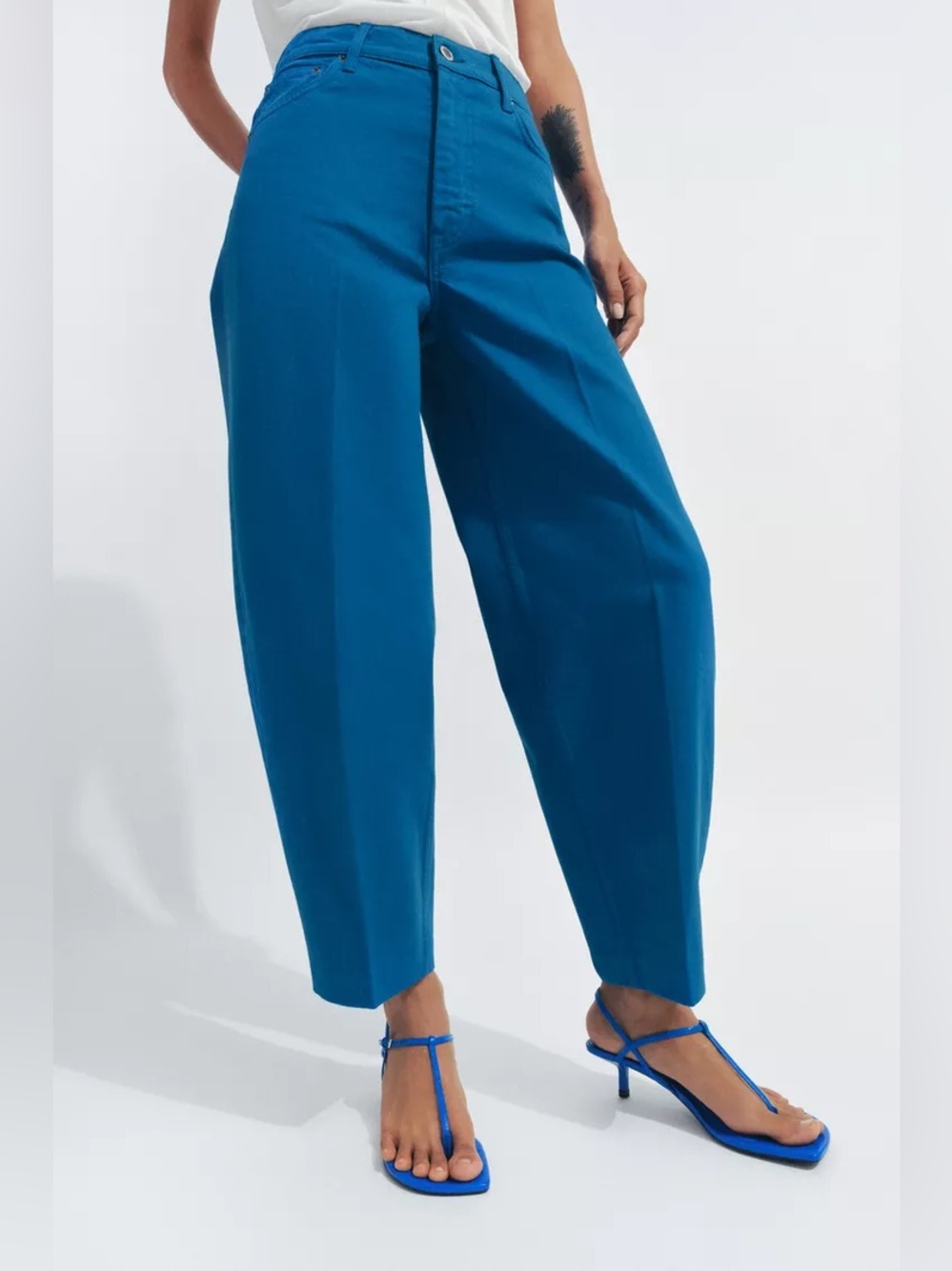 Zara Wide-Leg High-Rise Pants in Vibrant Blue. POP